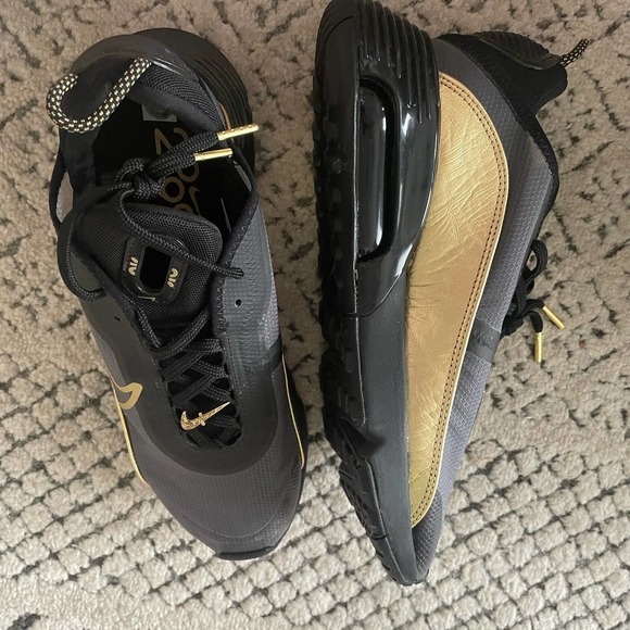 NEW Nike air max 2090 black metallic gold sneakers size 10.5 - Picture 2 of 7